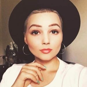 Meet your Posher, Bobbi